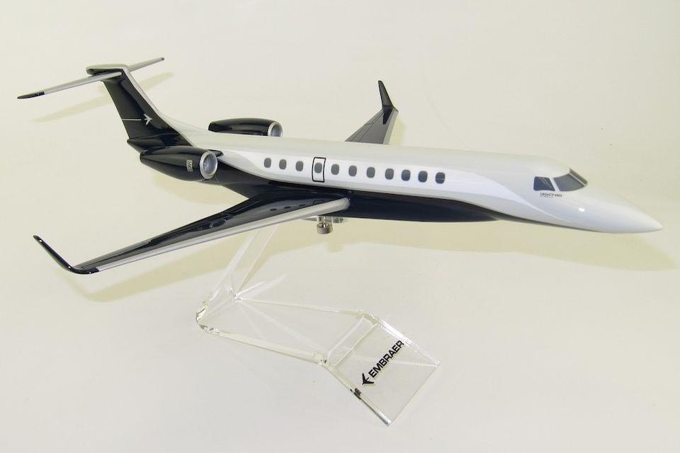 Flugzeugmodell Embraer Legacy 650E (Maßstab 1:72)